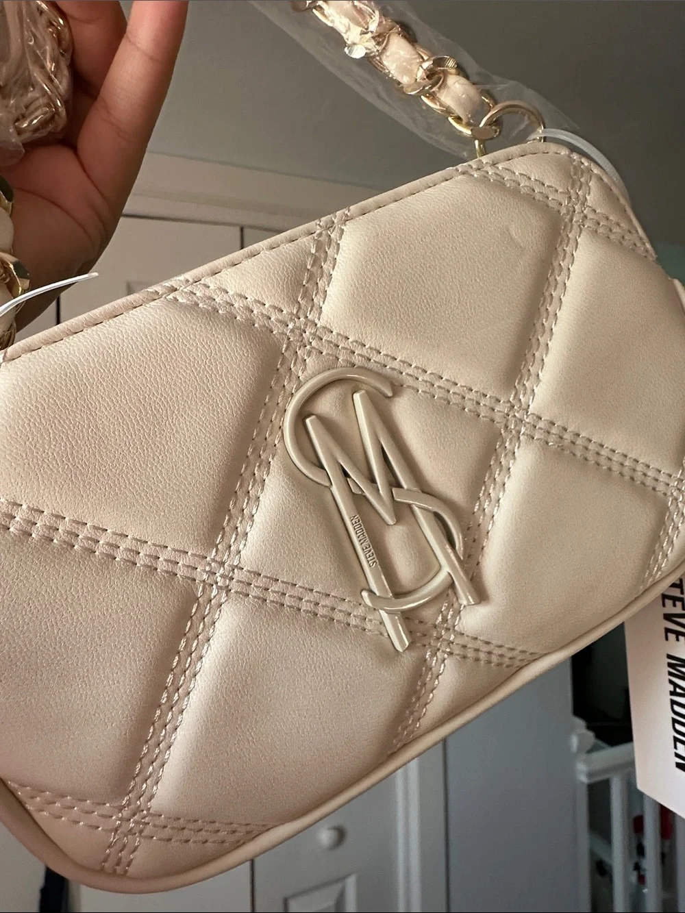 Steve Madden Ivory Quilted Crossbody with Gold Chain - Picture 5 of 12